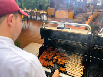 Grill auf der Terrasse