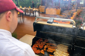 Grill auf der Terrasse